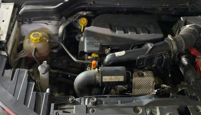 2023 Mahindra XUV300 W8 1.2 PETROL, Petrol, Manual, 22,230 km, Engine View - Right