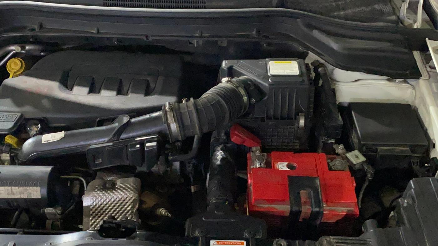2023 Mahindra XUV300 W8 1.2 PETROL, Petrol, Manual, 22,230 km, Engine View - Left