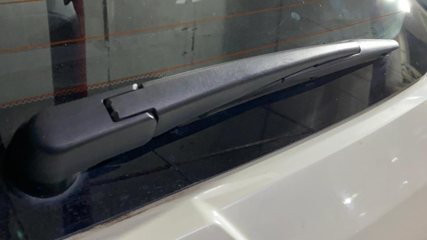 2023 Mahindra XUV300 W8 1.2 PETROL, Petrol, Manual, 22,230 km, Rear Wiper