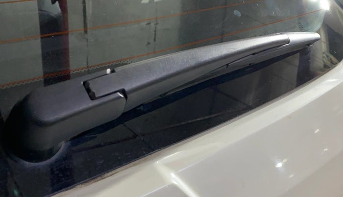 2023 Mahindra XUV300 W8 1.2 PETROL, Petrol, Manual, 22,230 km, Rear Wiper