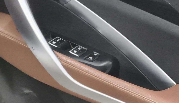 2020 MG HECTOR PLUS SHARP 1.5 PETROL TURBO DCT 6-STR, Petrol, Automatic, 78,476 km, Driver Side Door Panels Control