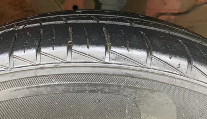 2021 Maruti S PRESSO LXI CNG, CNG, Manual, 43,572 km, Right Front Tyre Tread