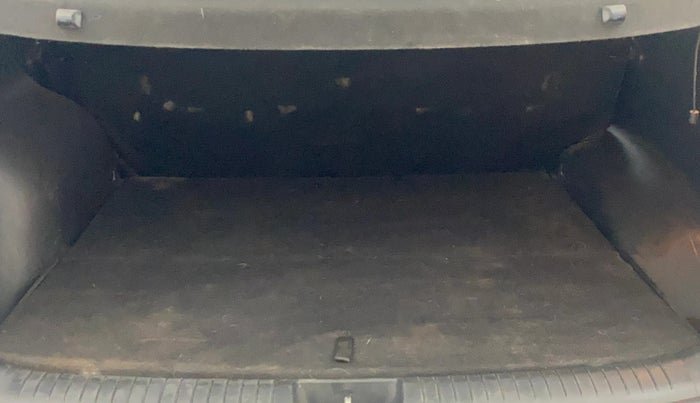 2017 Hyundai Creta SX PLUS 1.6 PETROL, Petrol, Manual, 93,076 km, Boot Inside