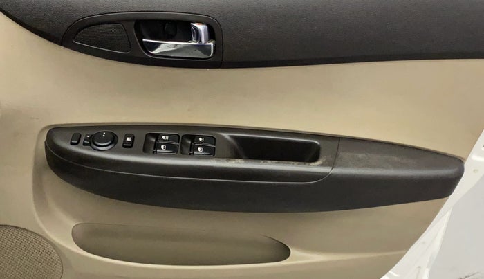 2012 Hyundai i20 SPORTZ 1.4 AT, Petrol, Automatic, 99,234 km, Driver Side Door Panels Control