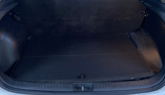 2017 Hyundai Creta SX PLUS 1.6 PETROL, Petrol, Manual, 76,961 km, Boot Inside