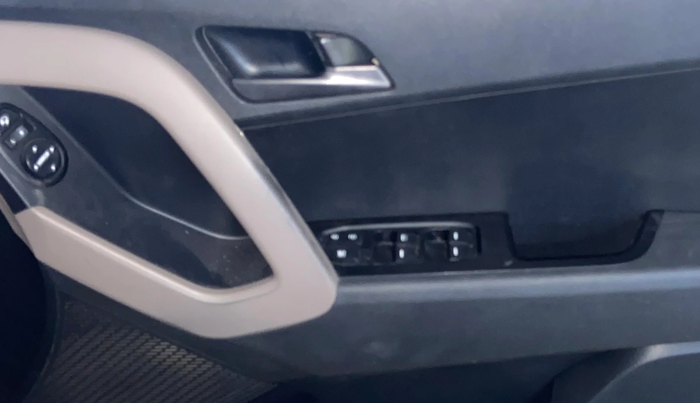 2017 Hyundai Creta SX PLUS 1.6 PETROL, Petrol, Manual, 76,961 km, Driver Side Door Panels Control