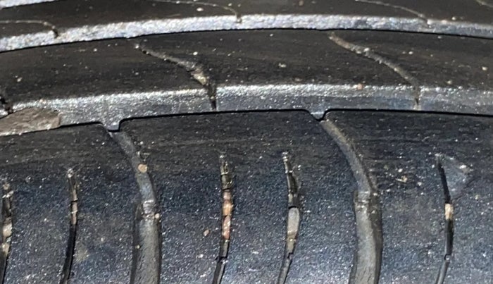 2017 Hyundai Creta SX PLUS 1.6 PETROL, Petrol, Manual, 76,961 km, Right Rear Tyre Tread