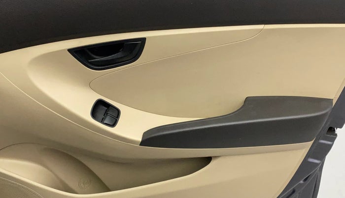 2016 Hyundai Eon ERA +, Petrol, Manual, 36,637 km, Driver Side Door Panels Control