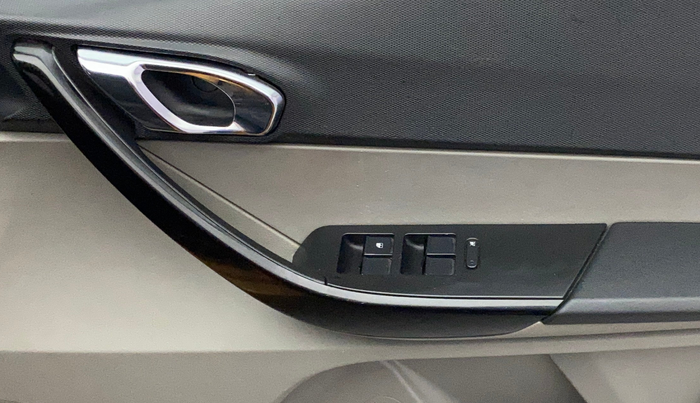 2018 Tata Tiago XZA PETROL, Petrol, Automatic, 39,282 km, Driver Side Door Panels Control