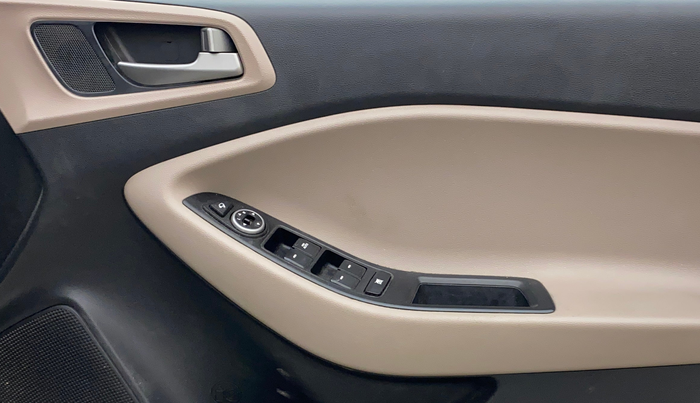 2017 Hyundai Elite i20 ASTA 1.2, Petrol, Manual, 1,03,531 km, Driver Side Door Panels Control