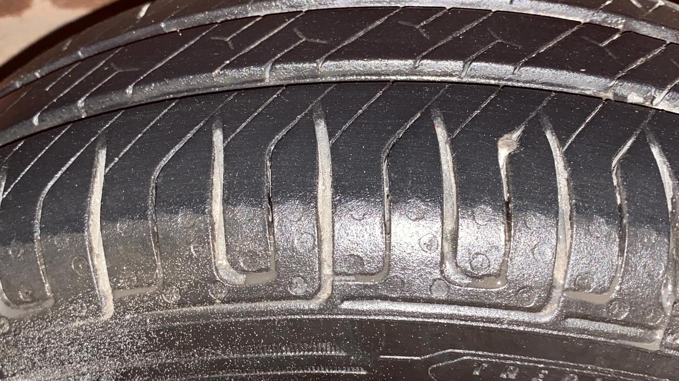 2016 Maruti Alto K10 VXI AMT, Petrol, Automatic, 44,783 km, Left Front Tyre Tread