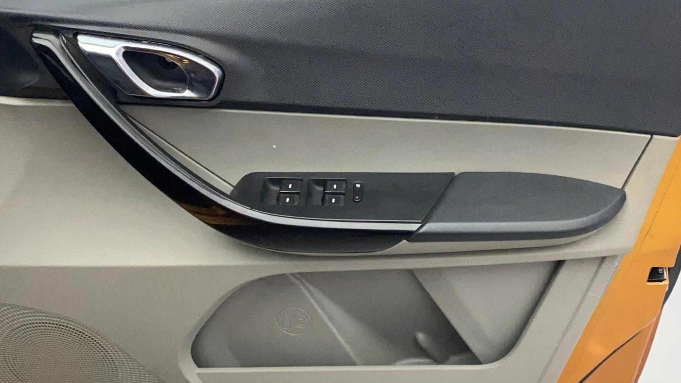 2016 Tata Tiago XZ PETROL, Petrol, Manual, 49,161 km, Driver Side Door Panels Control
