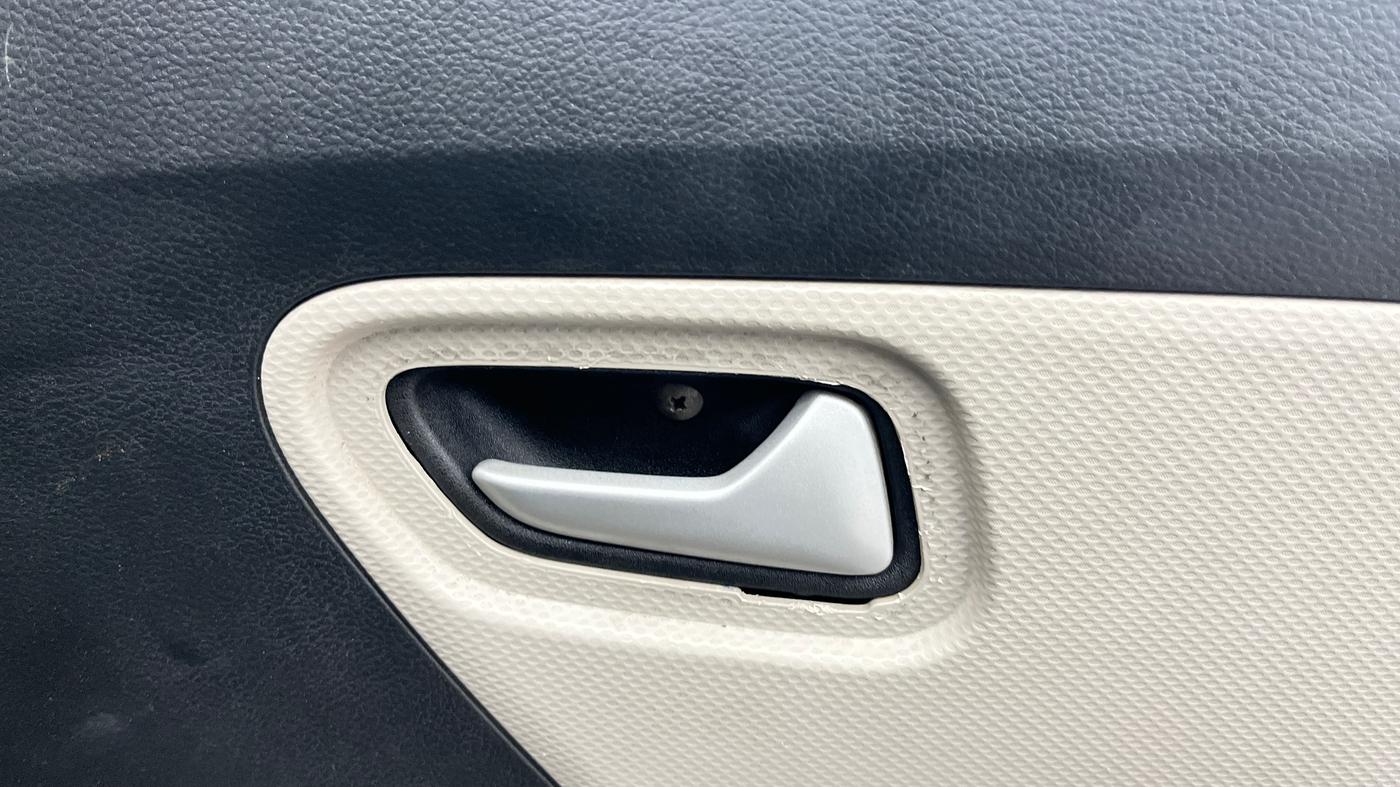 2023 Maruti Alto LXI O, Petrol, Manual, 20,782 km, Driver Side Door Panels Control