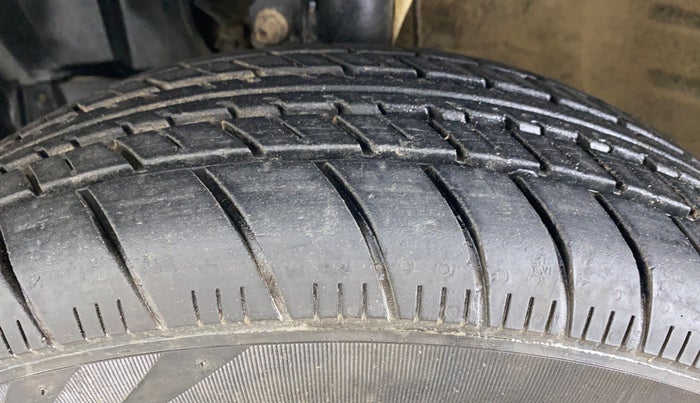 2019 Maruti New Wagon-R 1.0 Lxi (o) cng, CNG, Manual, 30,008 km, Left Front Tyre Tread