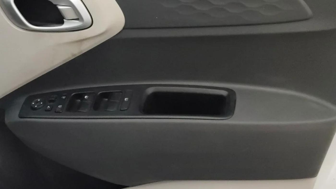 2023 Hyundai AURA SX PLUS 1.2 AMT, Petrol, Automatic, 27,624 km, Driver Side Door Panels Control