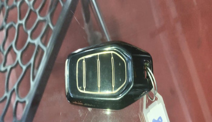 2018 Mahindra XUV500 W7, Diesel, Manual, 1,18,011 km, Key Close Up