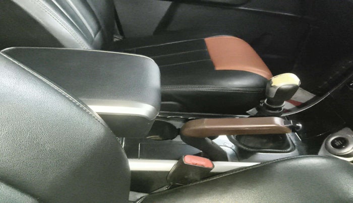 2018 Mahindra XUV500 W7, Diesel, Manual, 1,18,011 km, Gear Lever