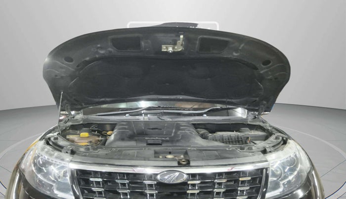 2018 Mahindra XUV500 W7, Diesel, Manual, 1,18,011 km, Open Bonet