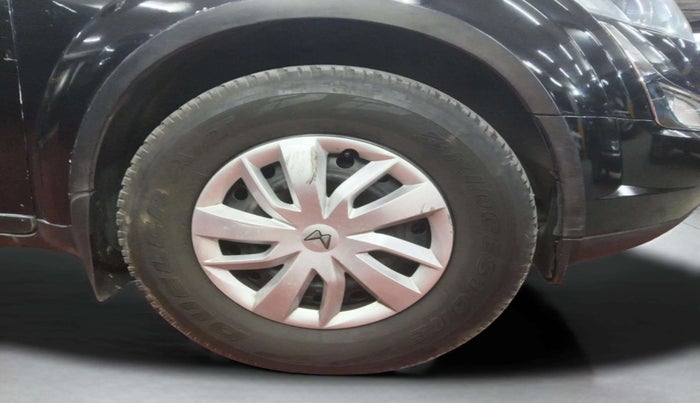 2018 Mahindra XUV500 W7, Diesel, Manual, 1,18,011 km, Right Front Wheel
