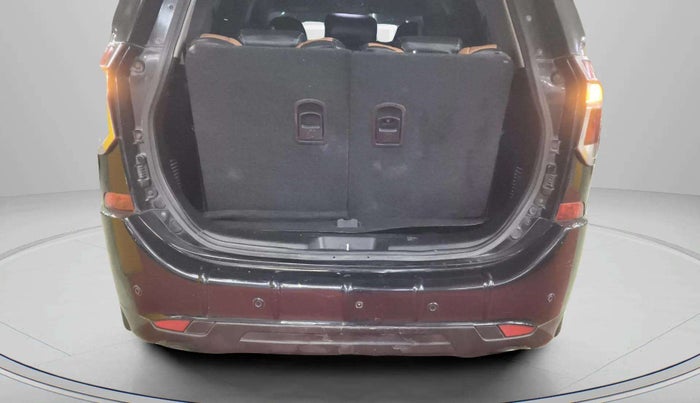 2018 Mahindra XUV500 W7, Diesel, Manual, 1,18,011 km, Boot Inside