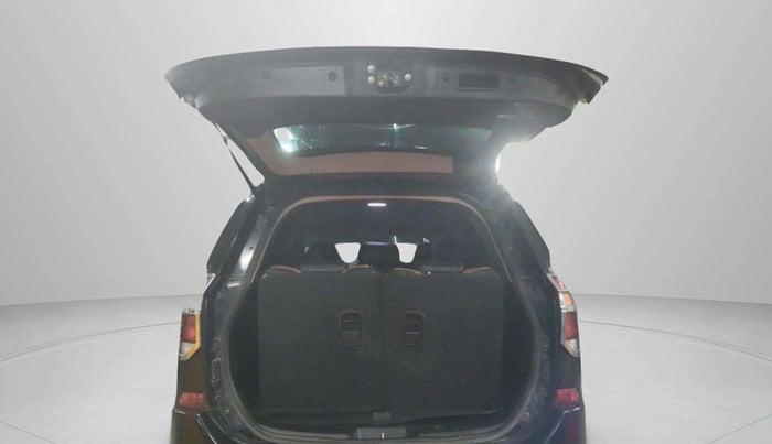 2018 Mahindra XUV500 W7, Diesel, Manual, 1,18,011 km, Boot Door Open