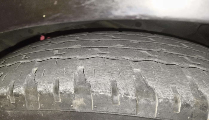 2018 Mahindra XUV500 W7, Diesel, Manual, 1,18,011 km, Left Rear Tyre Tread