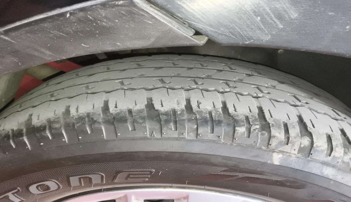 2018 Mahindra XUV500 W7, Diesel, Manual, 1,18,011 km, Right Rear Tyre Tread