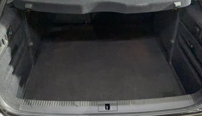 2019 Skoda Superb STYLE 1.8 TSI AT, Petrol, Automatic, 23,235 km, Boot Inside