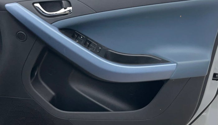 2024 Tata Curvv Creative Plus S 1.2 Petrol 7DCA, Petrol, Automatic, 20,055 km, Driver Side Door Panels Control