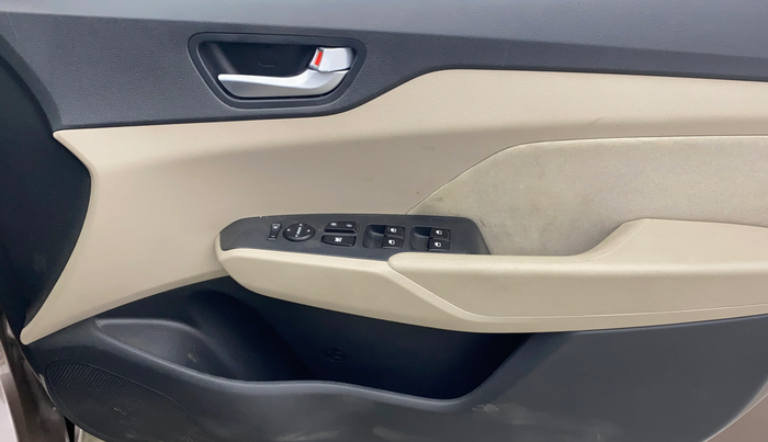 2018 Hyundai Verna 1.6 EX VTVT AT, Petrol, Automatic, 74,022 km, Driver Side Door Panels Control