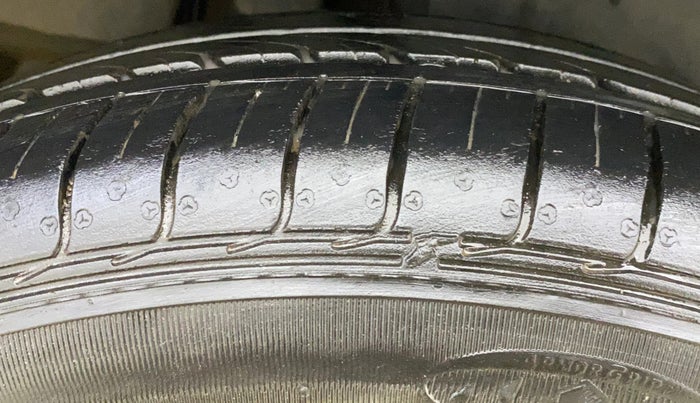 2023 Maruti Ciaz ZETA 1.5 SHVS MT PETROL, Petrol, Manual, 28,331 km, Right Rear Tyre Tread