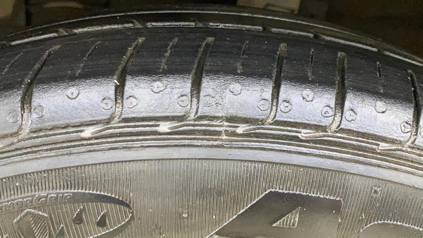 2023 Maruti Ciaz ZETA 1.5 SHVS MT PETROL, Petrol, Manual, 28,367 km, Left Front Tyre Tread