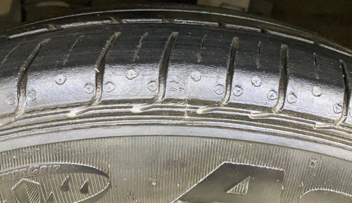 2023 Maruti Ciaz ZETA 1.5 SHVS MT PETROL, Petrol, Manual, 28,331 km, Left Front Tyre Tread