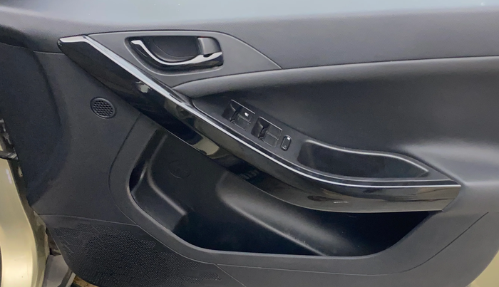 2023 Tata NEXON XZ PLUS (LUXURY) KAZIRANGA PETROL, Petrol, Manual, 20,796 km, Driver Side Door Panels Control