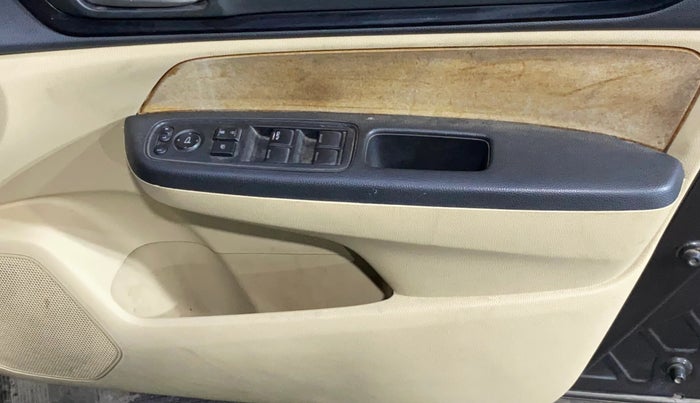 2018 Honda Amaze 1.5L I-DTEC VX, Diesel, Manual, 1,00,226 km, Driver Side Door Panels Control