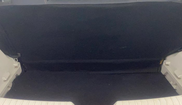 2021 Mahindra XUV300 W6 1.2 PETROL AMT, Petrol, Automatic, 59,831 km, Boot Inside