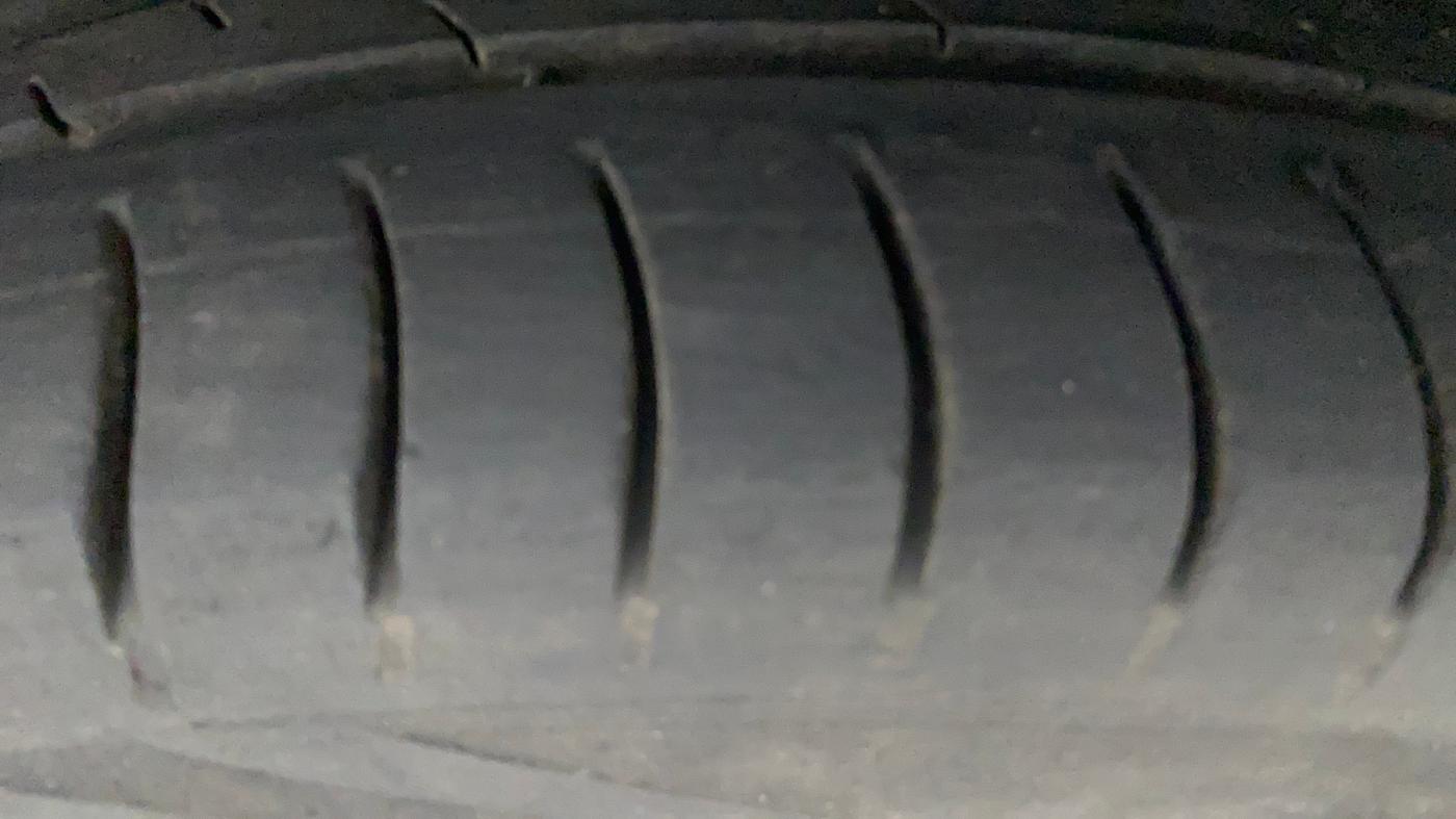 2015 Maruti Swift Dzire ZXI, Petrol, Manual, 80,434 km, Left Front Tyre Tread
