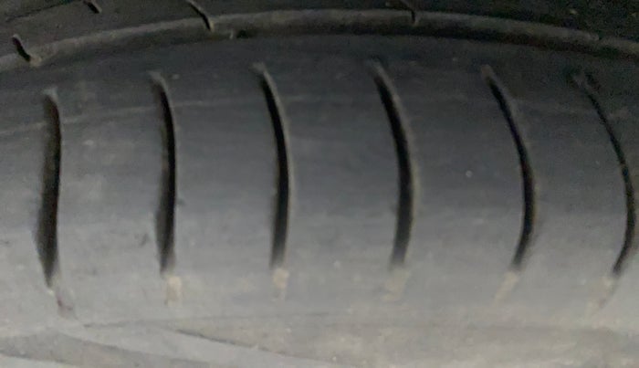 2015 Maruti Swift Dzire ZXI, Petrol, Manual, 80,434 km, Left Front Tyre Tread