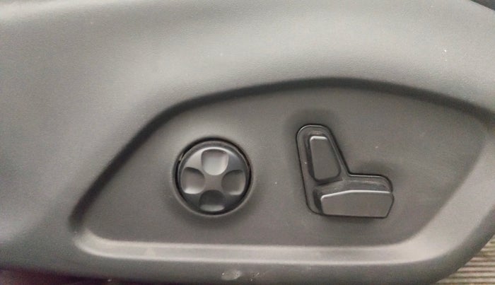 2023 Jeep Compass LIMITED (O) 2.0 DIESEL AT FWD, Diesel, Automatic, 22,303 km, Driver Side Adjustment Panel