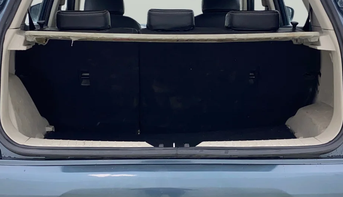 2019 Mahindra XUV300 W6 1.2 PETROL, Petrol, Manual, 1,37,766 km, Boot Inside