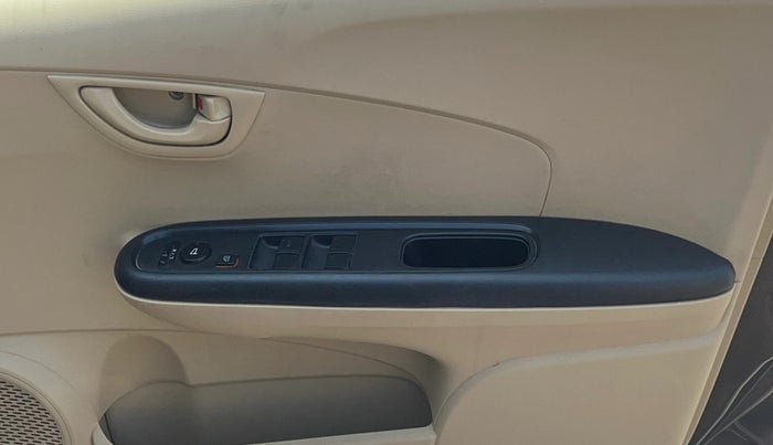 2017 Honda Amaze 1.2L I-VTEC S, Petrol, Manual, 69,673 km, Driver Side Door Panels Control