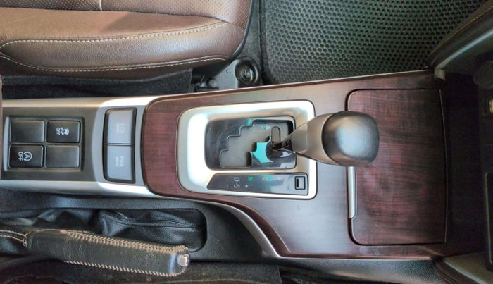 2020 Toyota Fortuner 2.8 4X2 AT, Diesel, Automatic, 48,819 km, Gear Lever