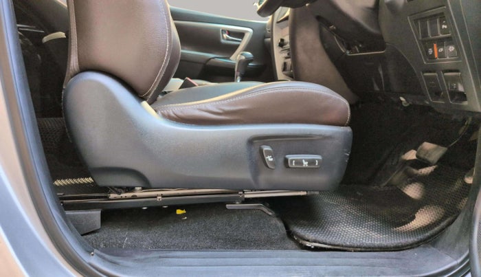 2020 Toyota Fortuner 2.8 4X2 AT, Diesel, Automatic, 48,819 km, Driver Side Adjustment Panel