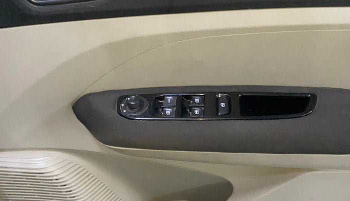 2020 Renault TRIBER RXZ, CNG, Manual, 81,301 km, Driver Side Door Panels Control