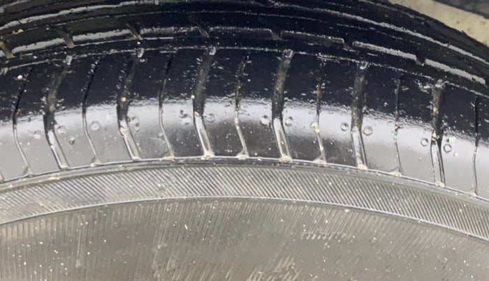 2013 Honda Brio S MT, Petrol, Manual, 87,101 km, Right Front Tyre Tread