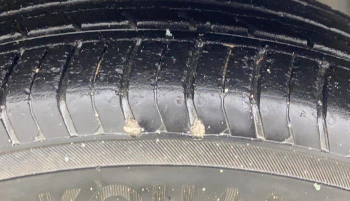 2013 Honda Brio S MT, Petrol, Manual, 87,101 km, Left Front Tyre Tread