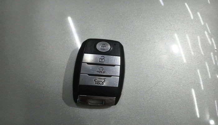 2023 KIA SONET HTK PLUS 1.0 IMT, Petrol, Manual, 66,402 km, Key Close Up