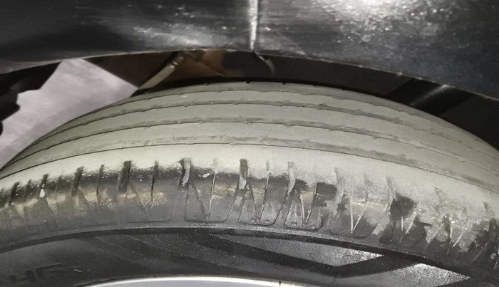 2023 KIA SONET HTK PLUS 1.0 IMT, Petrol, Manual, 66,402 km, Left Front Tyre Tread