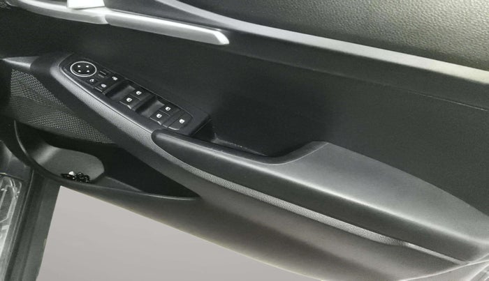 2020 KIA SELTOS HTK PLUS 1.5, Petrol, Manual, 74,426 km, Driver Side Door Panels Control