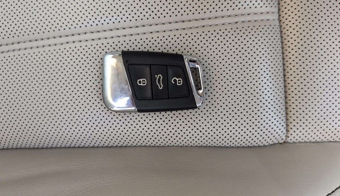 2021 Skoda Superb L&K 2.0 TSI AT, Petrol, Automatic, 33,492 km, Key Close Up